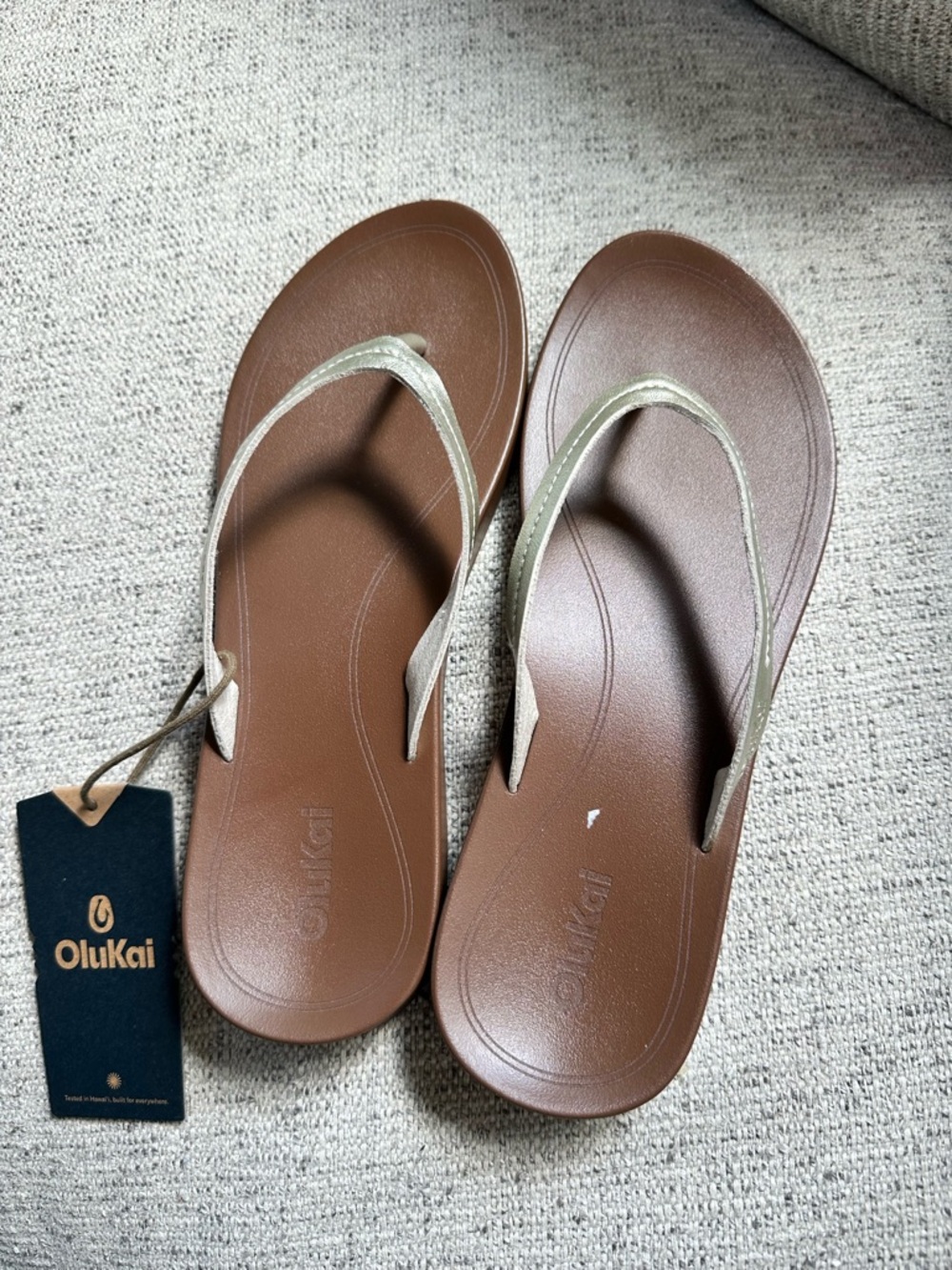NWT OluKai Brown Flip Flops with Metallic Gold Straps
